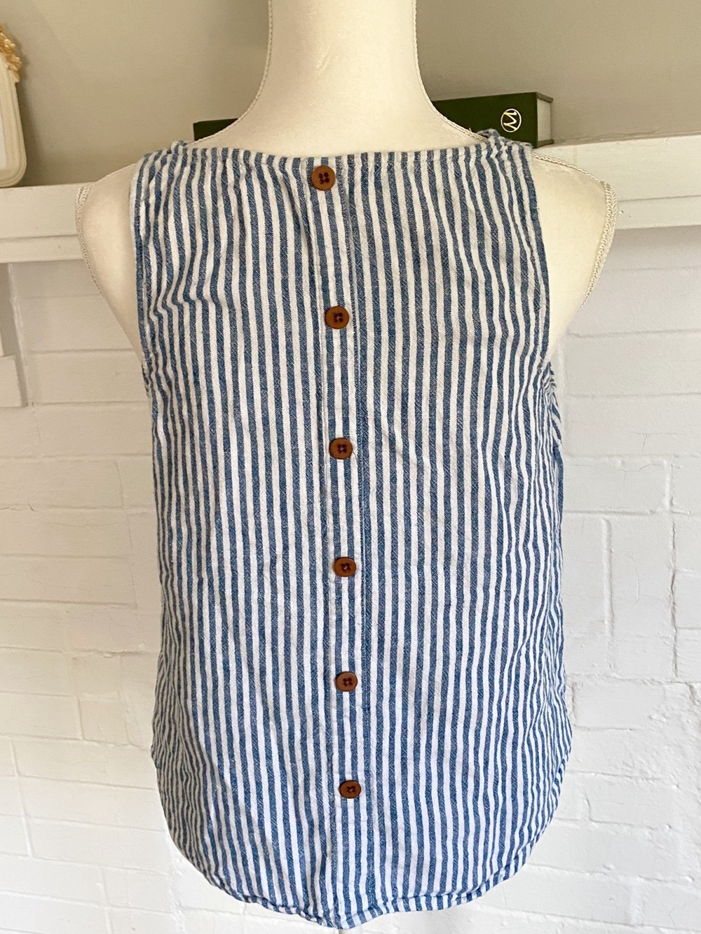 Universal Thread Striped Sleeveless Top - Picture 4 of 5